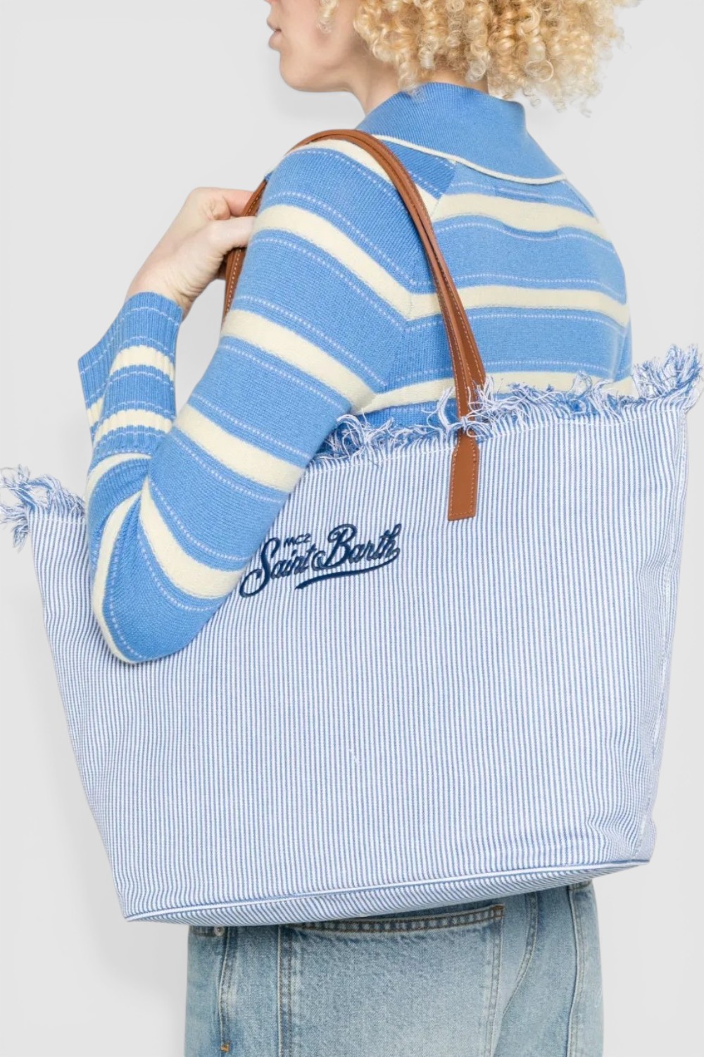 תמונת כל הלוק של תיק כתף